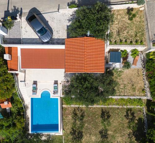 Πισίνα στο ή κοντά στο Villa Favola Omis 360 PHOTOS-VIRTUAL TOUR ON DEMAND