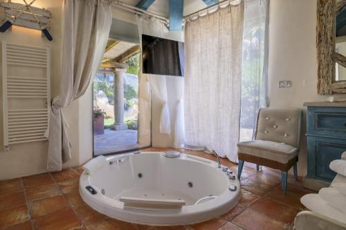 A bathroom at VILLA PADULELLA 8&2, Emma Villas