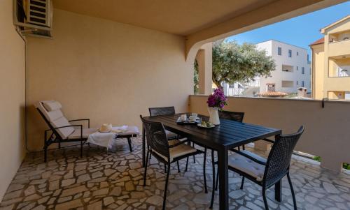Balkoni atau teres di Apartments by the sea Mandre, Pag - 6516