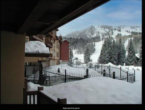 Το Deluxe Solitude Mountain Ski in-out 2bd-2ba Condo τον χειμώνα