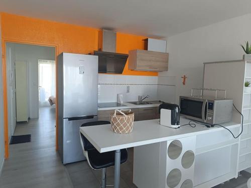 Kuchyň nebo kuchyňský kout v ubytování appartement la mer