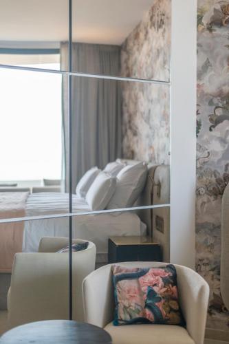a room with a bedroom with a bed and a mirror at Villa Urbana in Porticcio