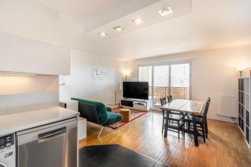 a kitchen and living room with a table and chairs at GuestReady - A Spacious apt near Eiffel Tower in La Défense