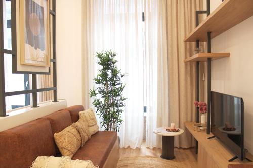 Modern Flat Near Trindade by LovelyStay