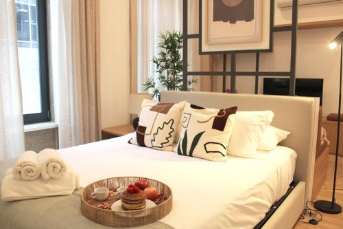 Modern Flat Near Trindade by LovelyStay