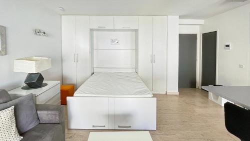 2 Room modern, terrace and Parking