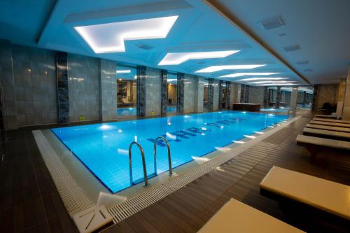 a large swimming pool in a building at Karpalas City Hotel & Spa in Bolu