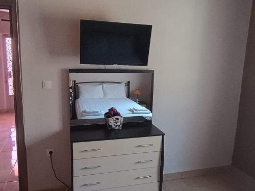 Μια τηλεόραση ή/και κέντρο ψυχαγωγίας στο Kallikrateia's villa next to the sea