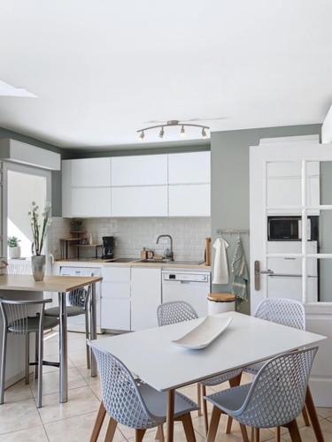 Bel appartement en bord de mer avec piscine lagon et jardin, en résidence sécurisée