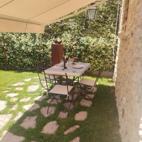 Jardín al aire libre en Umbria Valnerina , Il TARTUFFO, sulla via di Francesco