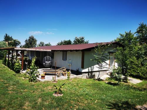 Κήπος έξω από το Egyszervolt Major Balatonőszöd