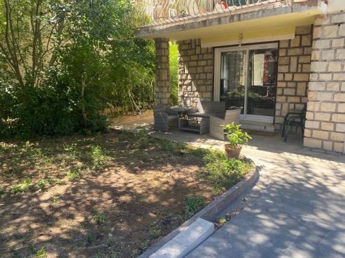 Rez de villa Grand T2 proche plage Marvivo-Sablettes