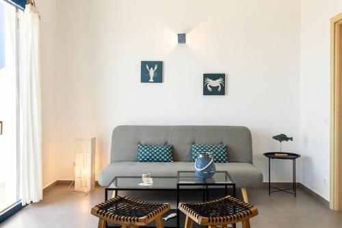 Ruang duduk di Live in Blue - Kea's Myriad Shades