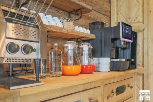 Una cocina o cocineta en CHALET ANTICO LEGNO by Design Studio
