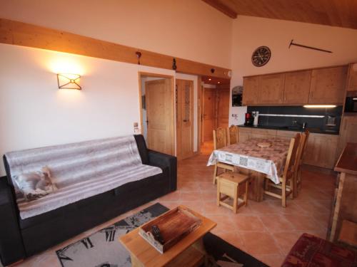 Les Saisies-Bisanne 1500 : Appartement 3 pièces avec accès piscine, parking, animaux admis - FR-1-293-114