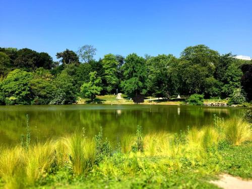 Photo de la galerie de l'établissement Spacious Loft in Paris with Stunning View, à Paris