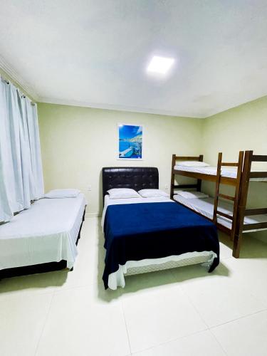 Cama o camas de una habitación en Pousada Eu Amo Arraial
