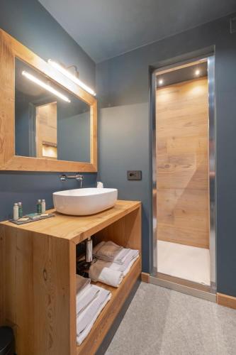 a bathroom with a sink and a shower at Grande Cote Room and Breakfast in Cesana Torinese