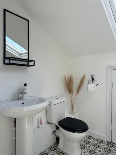 Ένα μπάνιο στο The Eaves - Victorian second floor, open plan apartment