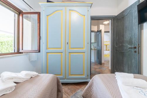 a room with two beds and a glass door at Villa Giorgia, graziosa villa a due passi dal mare in Costa Rei