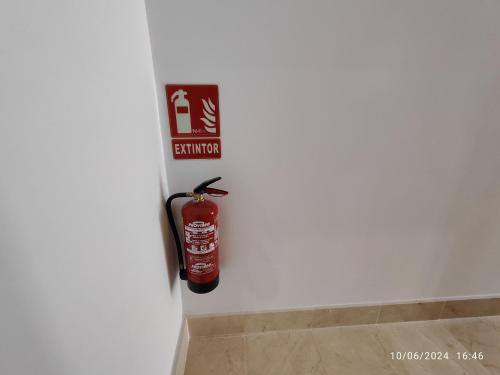 a fire extinguisher sign on the wall of a bathroom at Apartamentos Luxury Play Victoria in Cádiz