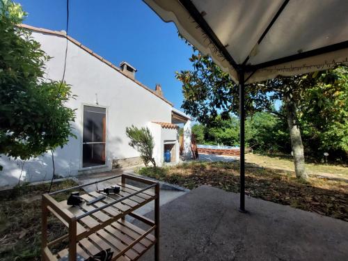 a view of a white house with an umbrella at Casa Immersa nella Campagna in Aggius