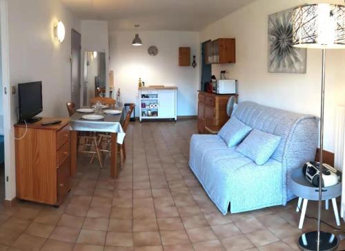 T2 avec piscine aux portes du vieux Fréjus et 5 mn de la plage