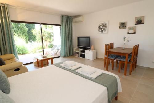 Camelia 52 Beach Studio Apartment - São Rafael, Albufeira