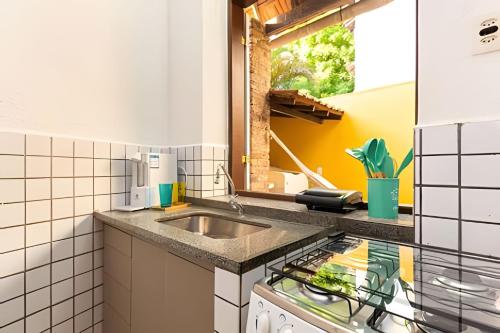 Η κουζίνα ή μικρή κουζίνα στο Sol & Charme em Santa Teresa