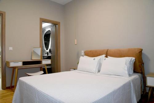 Elegant Central 2BR & 2 Ensuite Baths, Near Metro