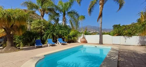 Encantador Cortijo con Piscina Privada y Vista al Mar