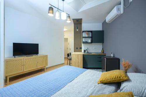 Vera Apartments with Sea view and Old town view