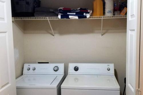 クリアウォーターにあるBright and Spacious 1Bed 1Bath condoのギャラリーの写真