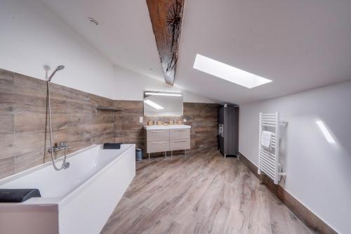Dapur atau dapur kecil di Les Appartements de la Cadène