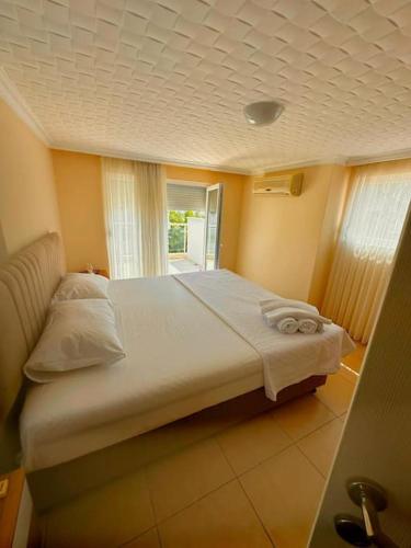 Postel nebo postele na pokoji v ubytování Peaceful Holiday Villas-Palm Garden