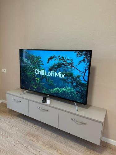 Televisyen dan/atau pusat hiburan di Bejart Apartment 6