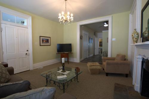 a living room with a couch and a tv at Extended Stays by Lee House Inn in Maysville