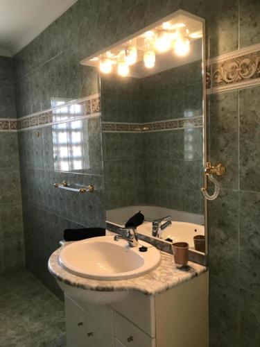 a bathroom with a sink and a mirror at Residencial San Francisco in L'Eucaliptus