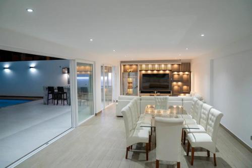 Gallery image of CA3 - Casa de Lujo, Fiesta y Piscina - Punta hermosa in Punta Hermosa