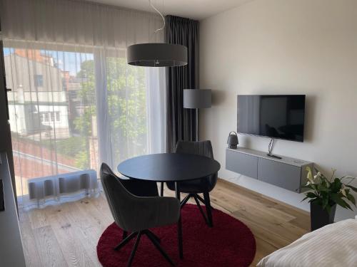 TV a/nebo společenská místnost v ubytování H52 Apartments