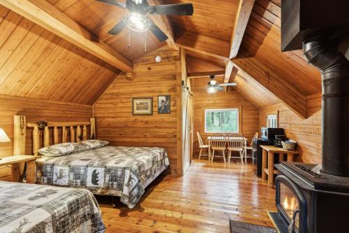 a bedroom with two beds and a dining room at Lost Horse Lodge Double Queen Cabin 15 in Darby