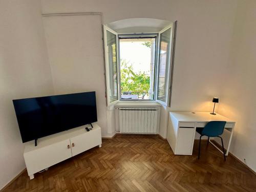 Μια τηλεόραση ή/και κέντρο ψυχαγωγίας στο Apartma Nona Ana