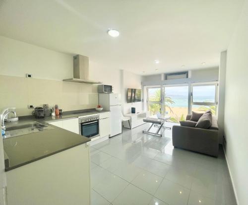 Beachfront Stunning Views