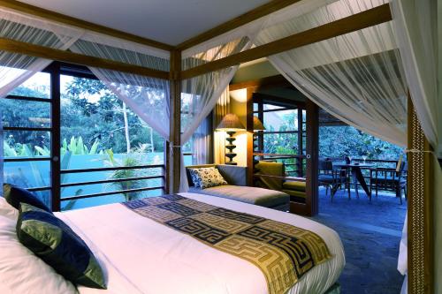 Ένα ή περισσότερα κρεβάτια σε δωμάτιο στο The Purist Villas & Spa Ubud