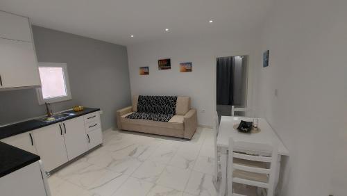 Η κουζίνα ή μικρή κουζίνα στο Beni 's apartments