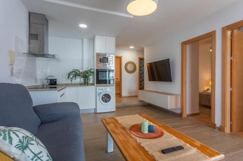 Beach at 30m, great terrace, home office & fibre