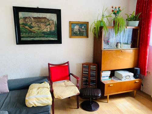 a living room with a couch and a desk and a chair at Ferienwohnung Juttchen in Roßleben
