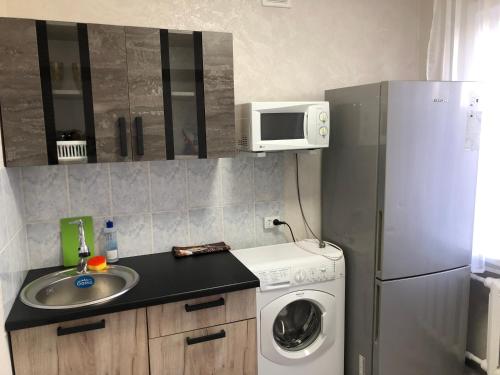 O bucătărie sau chicinetă la 1-комнатная квартира