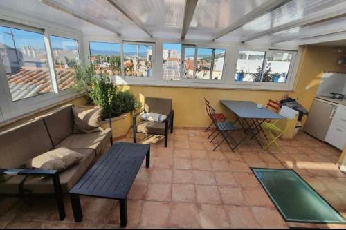 Hostel world -la girelle-Condo Rooftop Veranda Terrace
