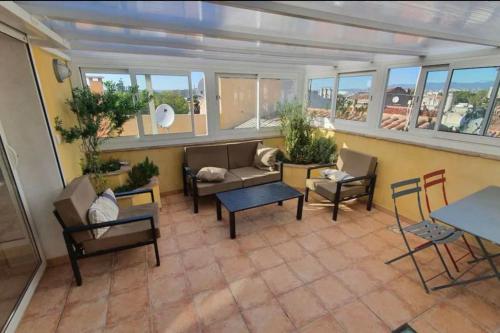 Hostel world -la girelle-Condo Rooftop Veranda Terrace